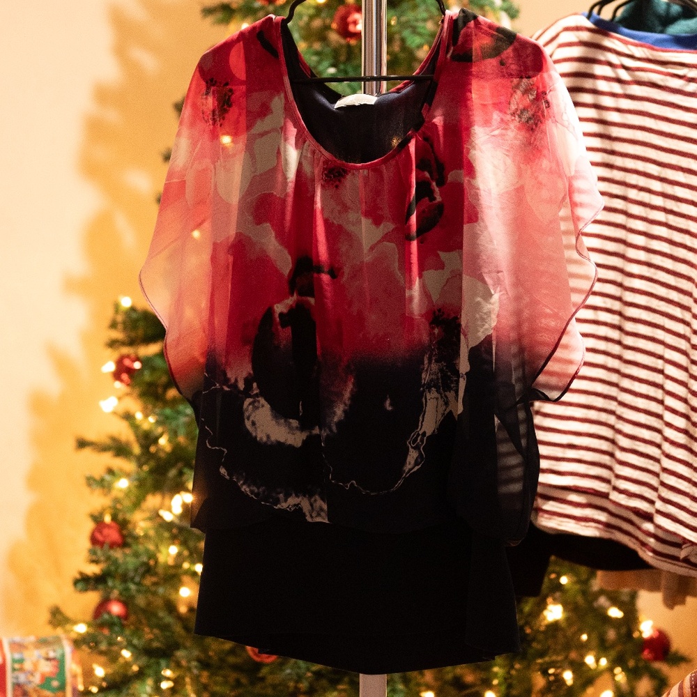 JM Collection Pink White and Dark Blue Watercolor Flutter Blouse Size:2X